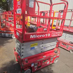 2018 MEC MICRO 19 Scissor Lift