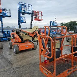 2016 JLG E450AJ Articulating Boom Lift